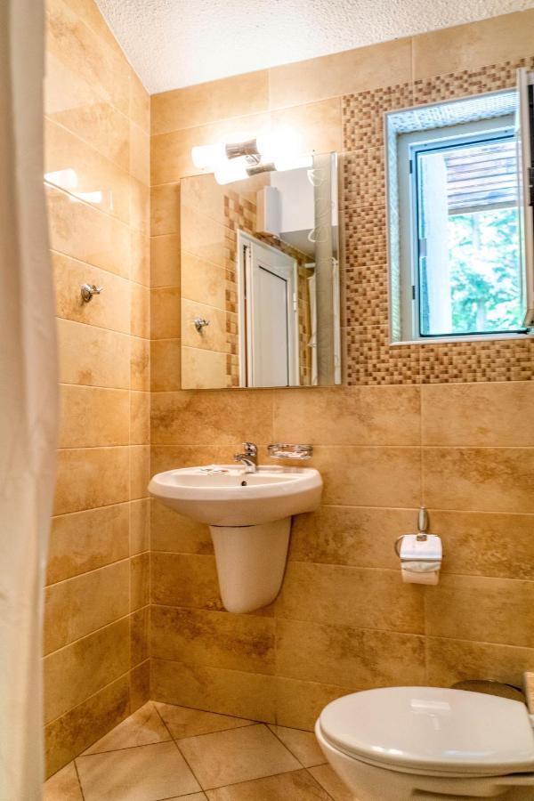 Крушун - Единствена На Метри От Водопадите, Krushun - The Only Stay Just Meters From The Waterfalls Krushuna Dış mekan fotoğraf