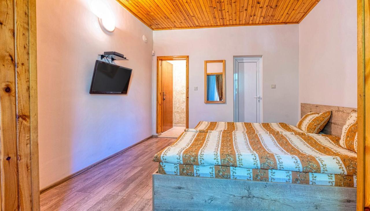 Крушун - Единствена На Метри От Водопадите, Krushun - The Only Stay Just Meters From The Waterfalls Krushuna Dış mekan fotoğraf