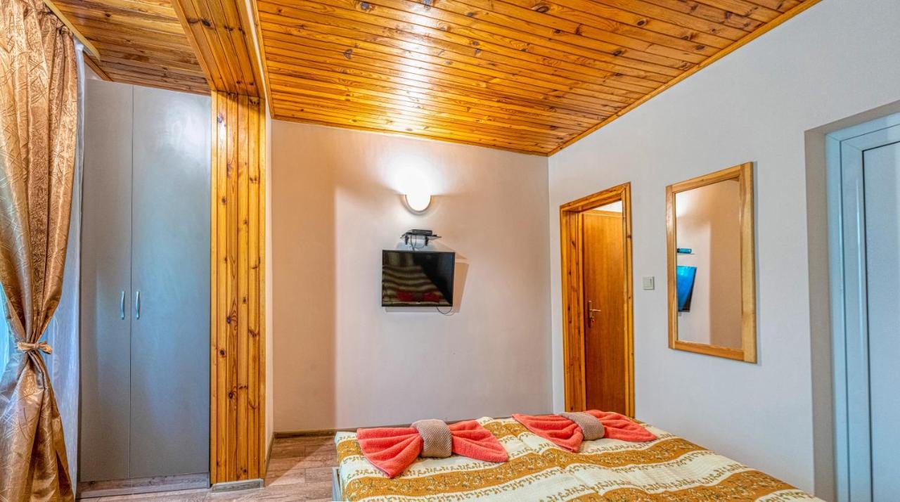 Крушун - Единствена На Метри От Водопадите, Krushun - The Only Stay Just Meters From The Waterfalls Krushuna Dış mekan fotoğraf